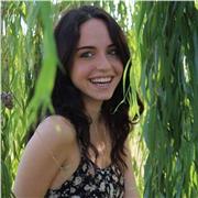 Vivo a Grosseto. Laureata in Scienze dell'educazione e della formazione e studentessa in  Dirigenza scolastica e pedagogia clinic.